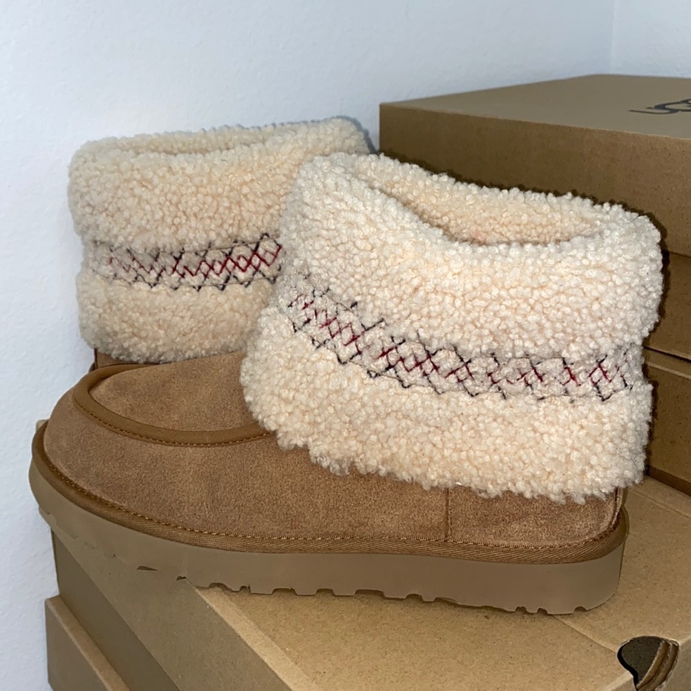 UGG MINI UGG BRAID NWT - image 1